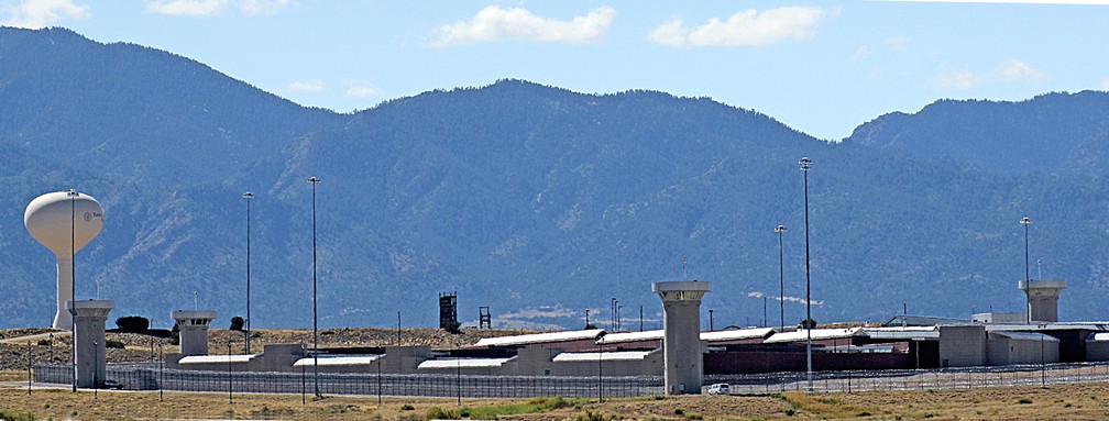 A penitenciária federal de segurança máxima foi projetada para abrigar os presos 'mais violentos' e que representam maior risco de fuga — Foto: Tracy Harmon/The Pueblo Chieftain via AP