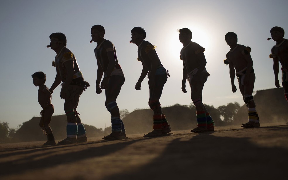 Índios das aldeias no Parque Nacional do Xingu receberam orientações sobre pandemia do Covid-19 — Foto: Ueslei Marcelino/Reuters