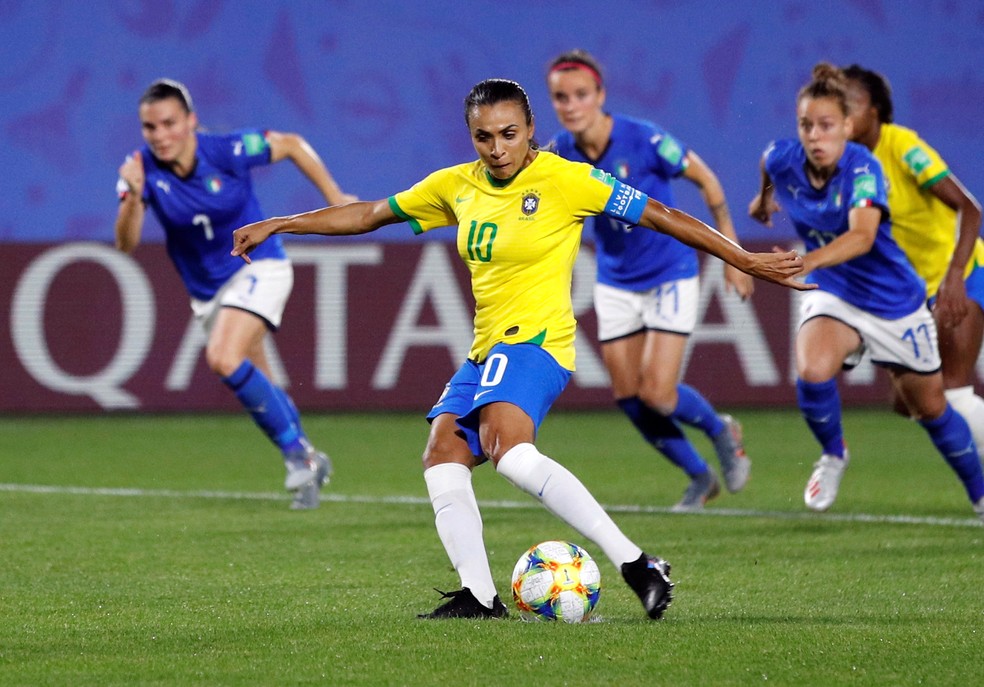 Marta em ação contra a Itália na Copa do Mundo — Foto: Reuters