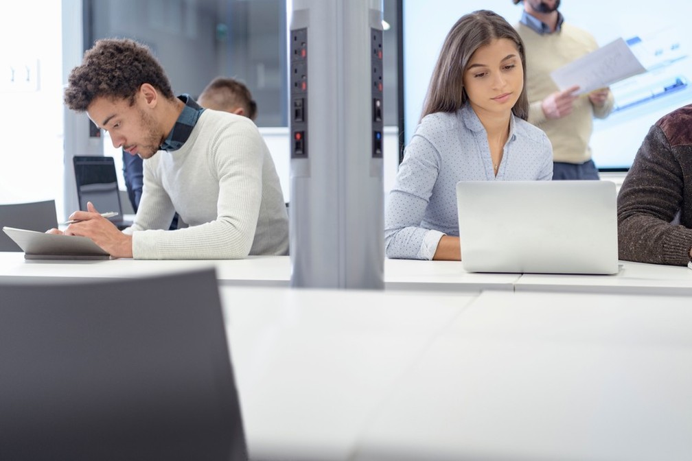 Mercado de trabalho brasileiro mostra que as mulheres levam desvantagem em cargos e áreas; diferenças salariais chegam a 53%  — Foto: Monty Rakusen/Cultura Creative