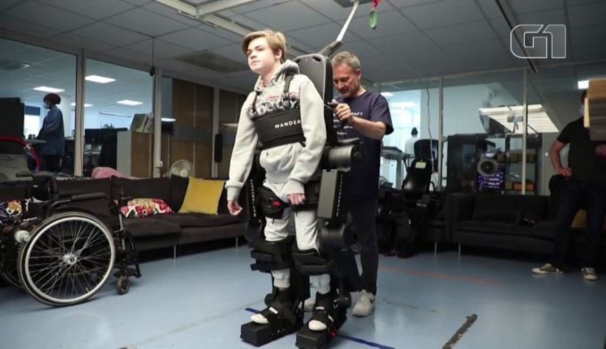 Père construit un exosquelette pour aider l’enfant en fauteuil roulant à marcher ;  regarder |  Innovation