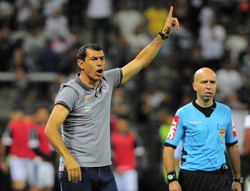 Após vitória do Corinthians, Carille mira São Paulo: 'Está com postura diferente'