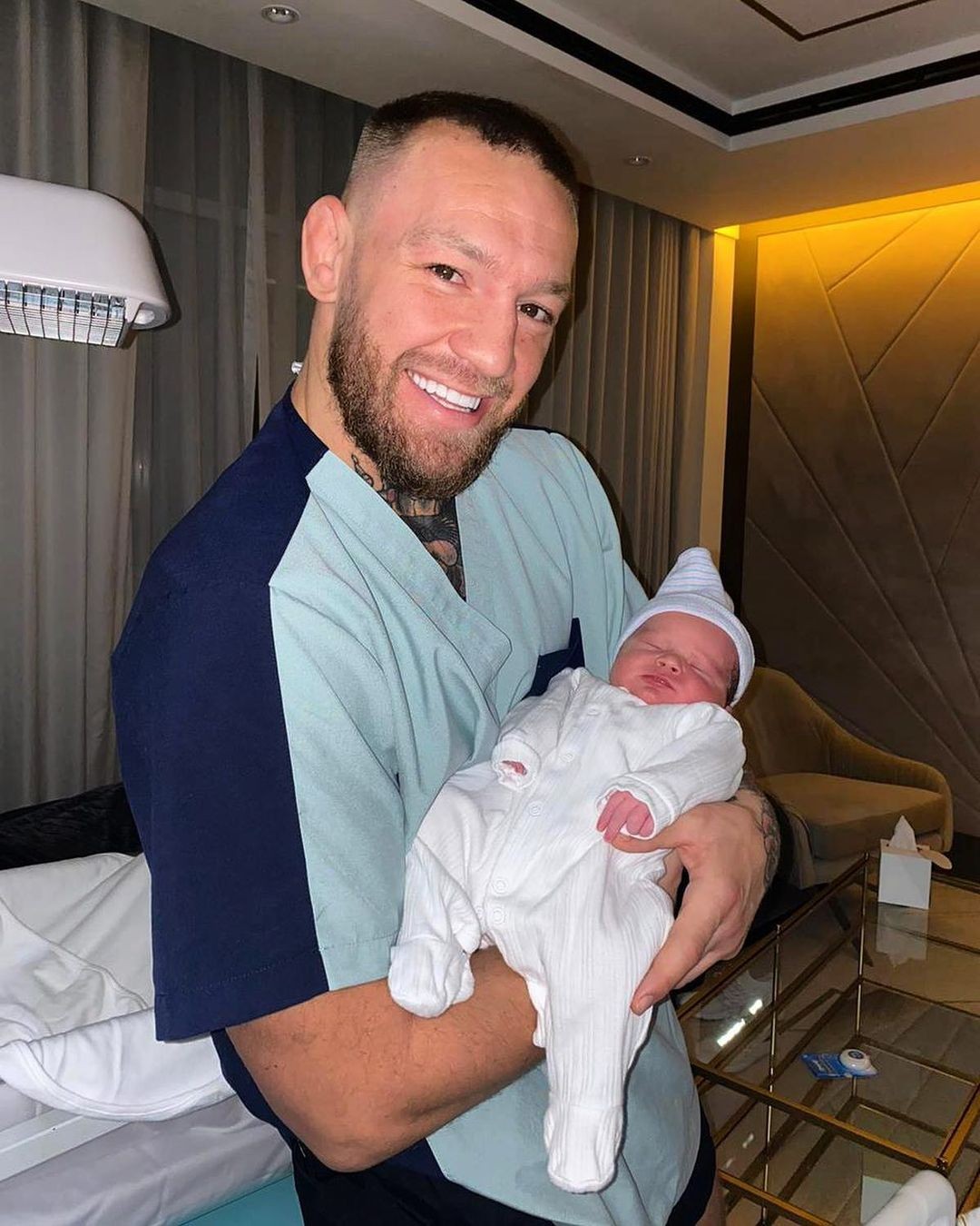 Conor McGregor celebra nascimento do terceiro filho (Foto: Reprodução/Instagram)
