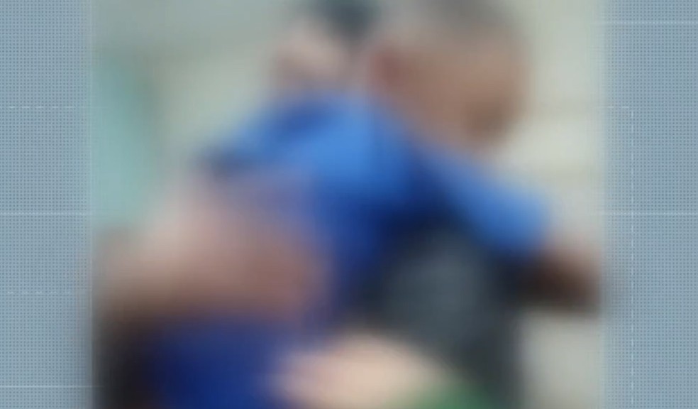 Momento em que garoto é encontrado em escola de Piracicaba — Foto: Reprodução/ EPTV