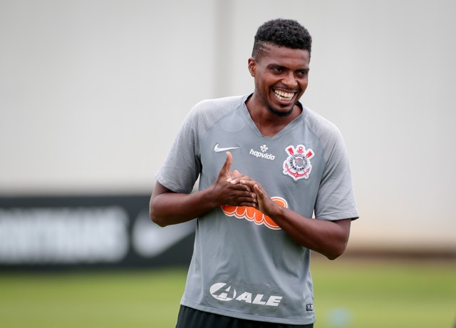 Jemerson festeja bons números pelo Corinthians, torce por renovação e nega exigências