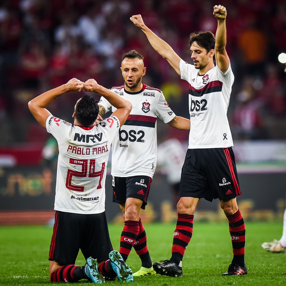 Encaixada, defesa do Flamengo se sobressaiu contra o Inter no Beira-Rio — Foto: Vinícius Costa/BP Filmes