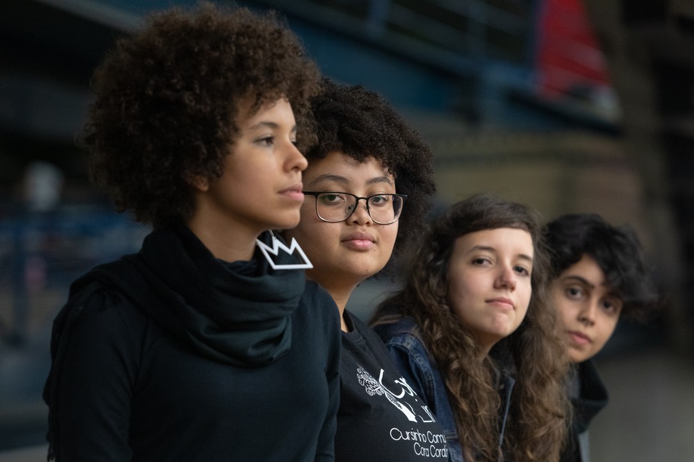 Ana Carolina, Raquel Souza, Julia Leite e Gleiciene Medeiros escrevem poesias para enfrentar racismo, homofobia e desigualdade — Foto: Celso Tavares/G1