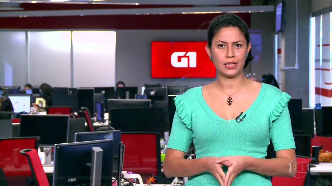 G1 em 1 Minuto: Bope negocia rendição de bandidos que fazem família refém no Rio