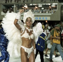 Adriane Galisteu desfilou pela portela em 1998 — Foto: Michel Filho/Agência O Globo