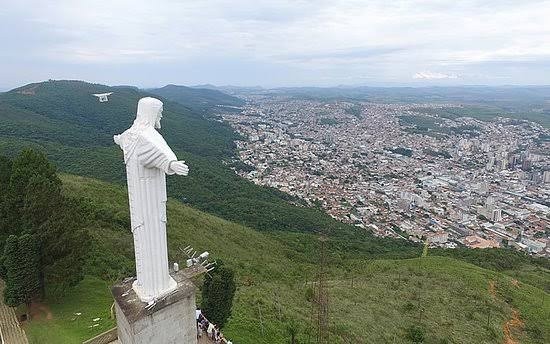 Cristo Redentor de Poços de Caldas, Minas Gerais (Foto: Reprodução/Twitter)