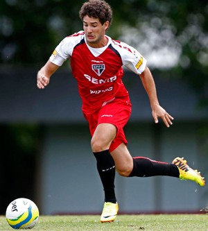 Alexandre Pato faz gol de letra em treino contra o sub-17 do São Paulo