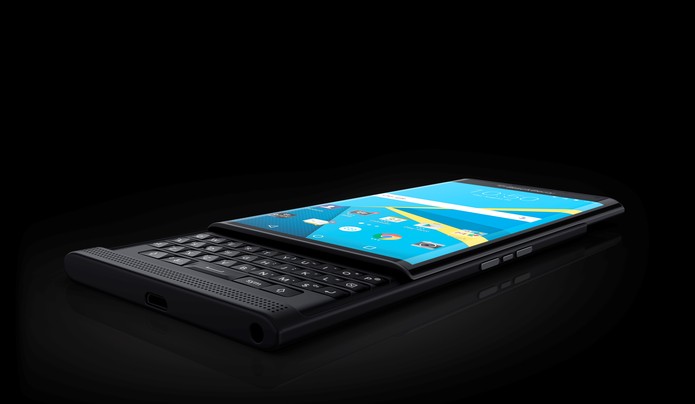 BlackBerry Priv tem teclado físico e Android super protegido (Foto: Divulgação/BlackBerry)