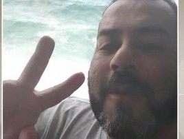 Homem se exibe apÃ³s desviar dinheiro de tratamento do filho (ReproduÃ§Ã£o)