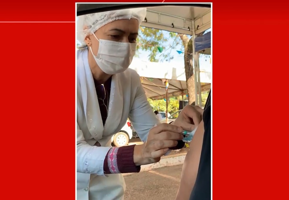 Servidora é suspeita de fingir aplicar vacina contra Covid-19, em Brasília — Foto: Arquivo pessoal