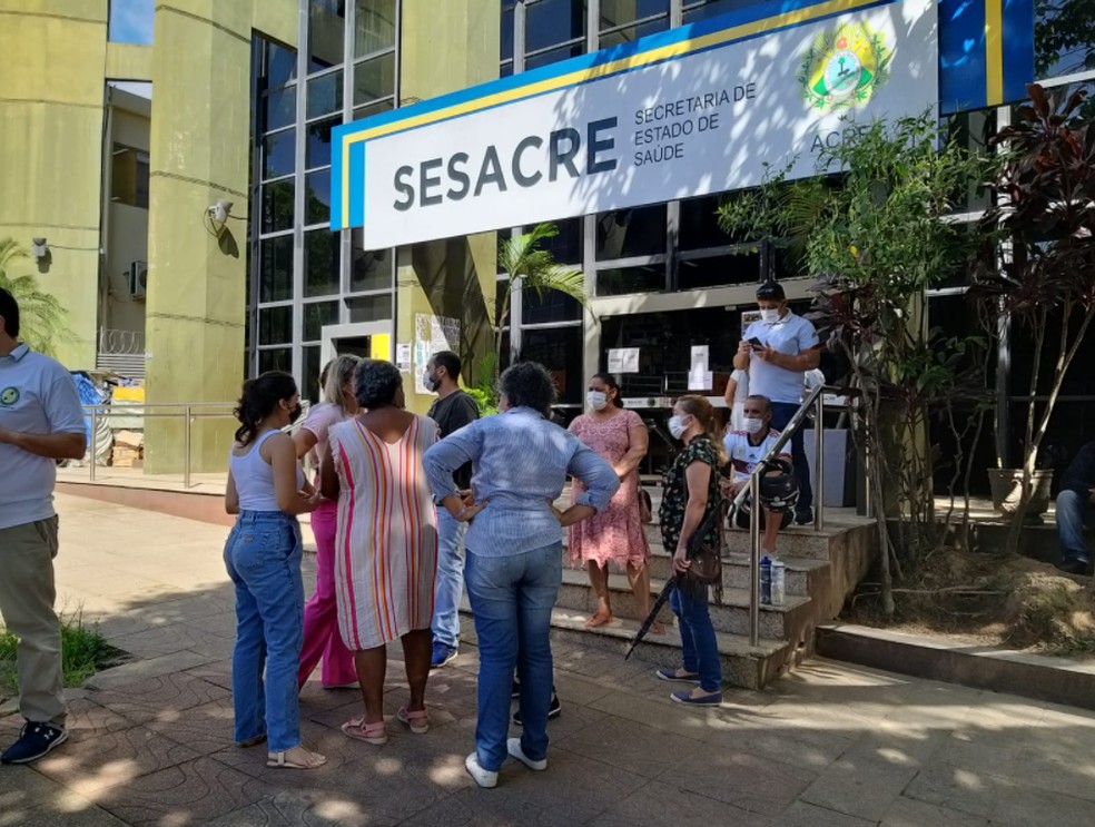 Servidores da saúde fazem paralisação de 12 horas e reivindicam melhorias em Rio Branco — Foto: Eldérico Silva/Rede Amazônica Acre