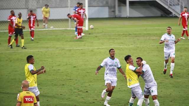 Floresta consegue empate na Arena das Dunas e comemora acesso à Série C