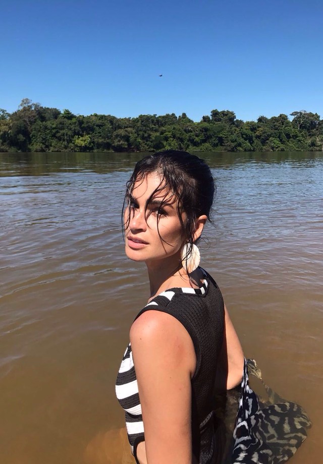 Carol Ribeiro na Amazônia (Foto: Divulgação )