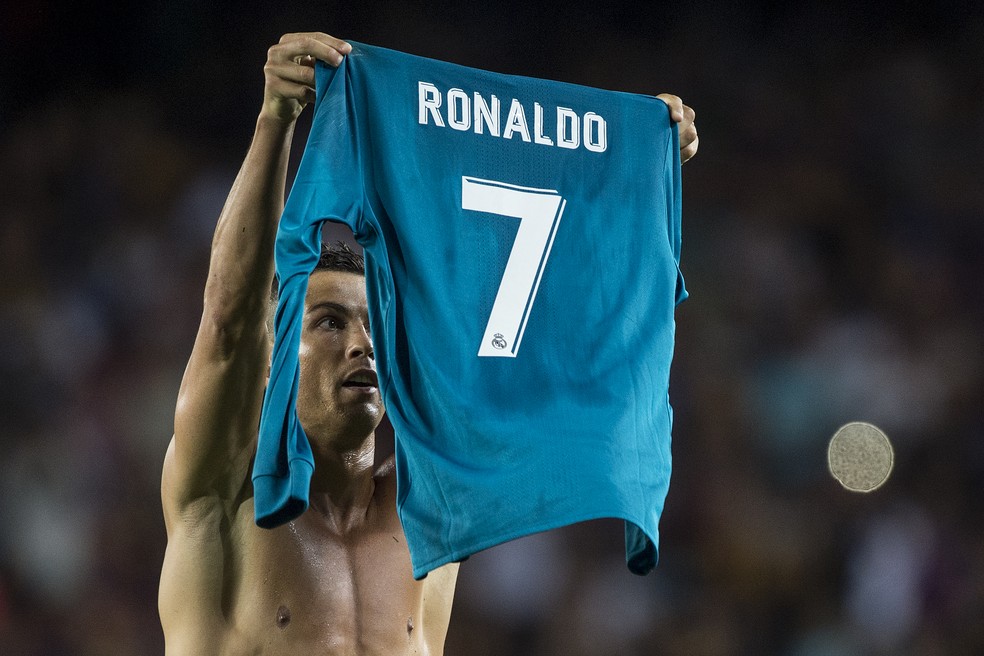 Cristiano Ronaldo comemoração Real Madrid x Barcelona (Foto: AFP)