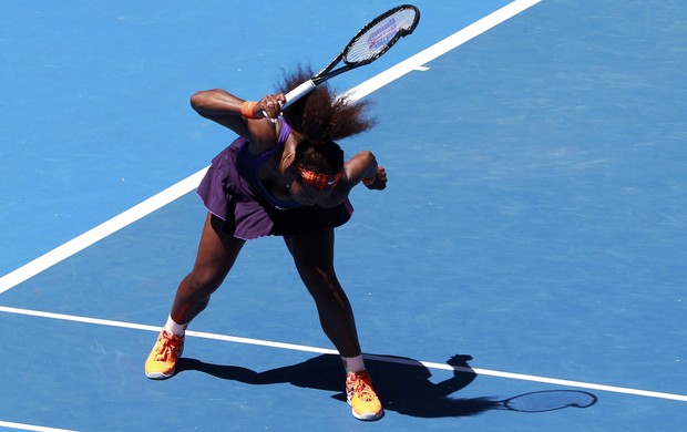 Serena Williams quebra raquete quartas aberto da austrália (Foto: Reuters)