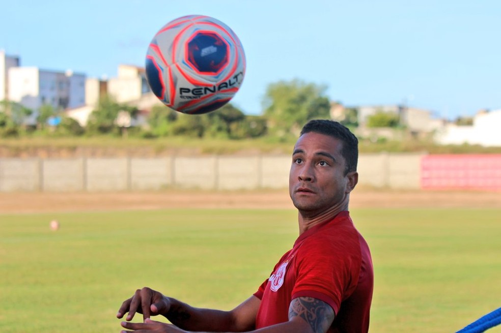 Felipe Guedes retorna aos treinos no América-RN — Foto: Canindé Pereira/América FC