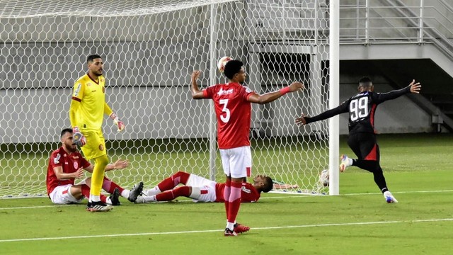  Ciel aproveita vacilo da defesa do América e faz o gol da vitória do Salgueiro