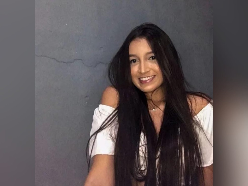 Maria Joyciane Ferreira da Silva, de 20 anos, morreu após ser prensada entre um ônibus e uma grade no terminal do Siqueira, em Fortaleza. — Foto: Arquivo pessoal