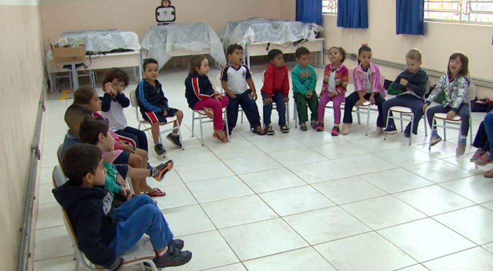 Alunos do Emei Dona Manoela Lacerda de Vergueiro foram transferidos para outra escola em Araras — Foto: Nilson Porcel/EPTV