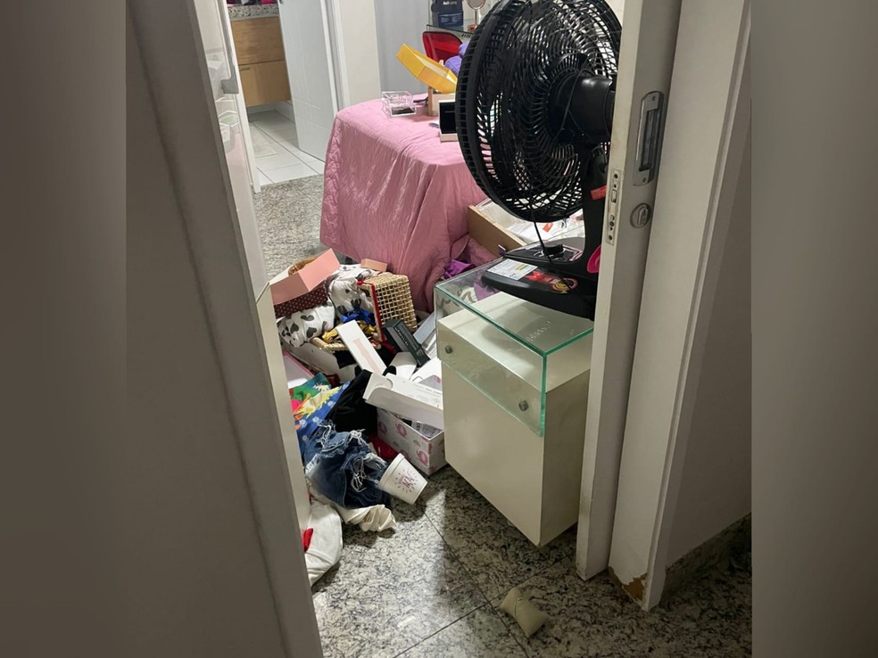 Família encontrou apartamento revirado em um prédio no Bairro Meireles, área  nobre de Fortaleza. — Foto: Arquivo pessoal