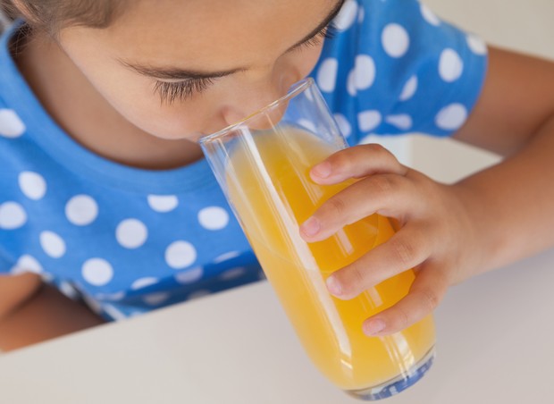 Suco natural, industrializado e refrigerante: criança pode tomar? (Foto: Thinkstock)