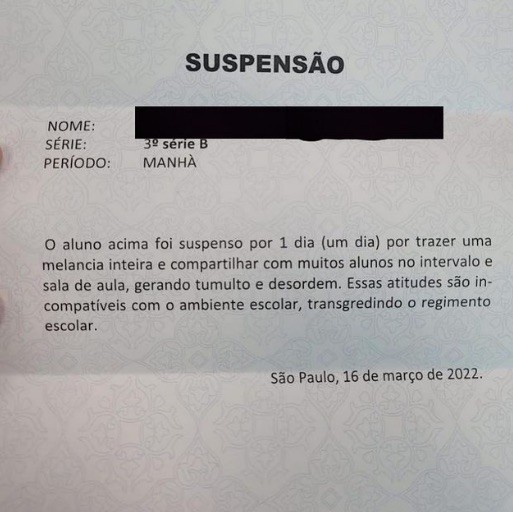 
Aluno suspenso por levar melancia a colégio e causar baderna e sujeira grava vídeo e se desculpa por 'brincadeira de mau gosto' em SP