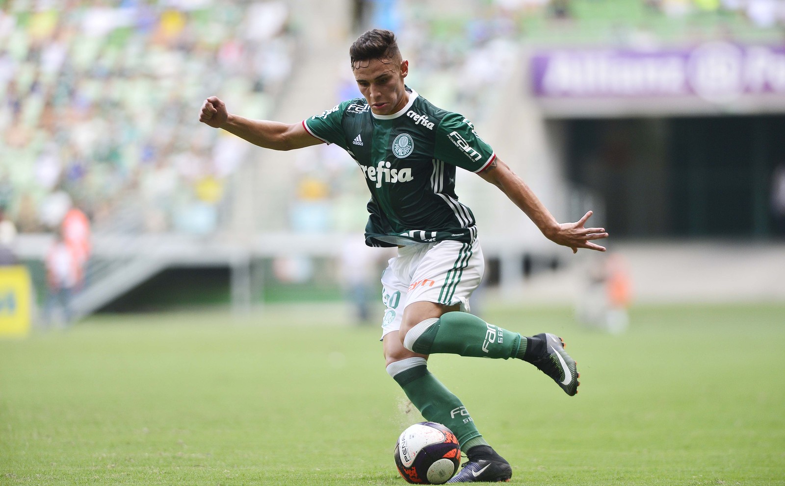 Raphael Veiga, do Palmeiras, é confirmado como reforço do Atlético-PR