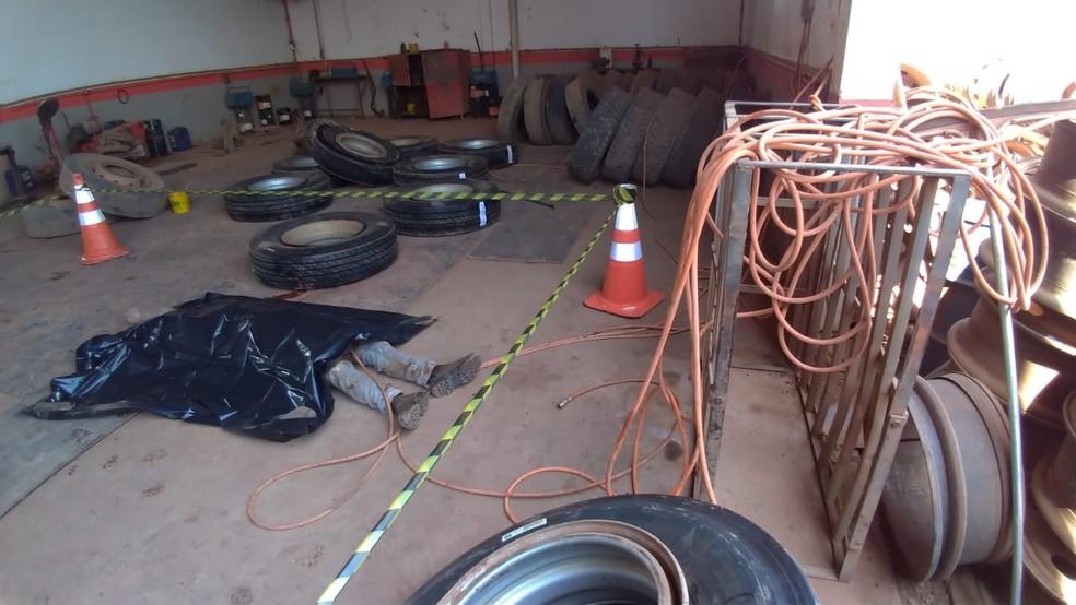 Incidente foi registrado numa borracharia às margens da BR-163 (Foto: Politec/Divulgação)