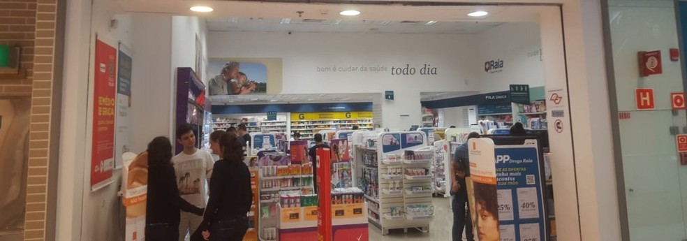 Farmácia sem estoque de máscaras — Foto: Rodrigo Rodrigues/G1