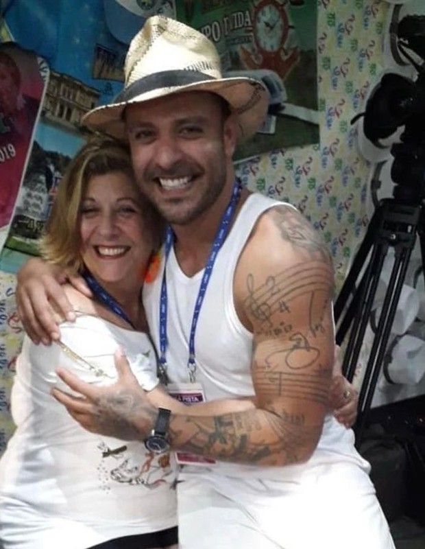 Diogo Nogueira e a mãe, Angela (Foto: Reprodução/Instagram)