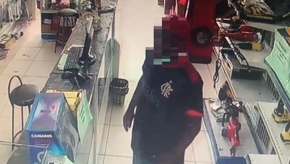 Suspeito de furto usa neto recém-nascido como escudo humano para evitar prisão no ES