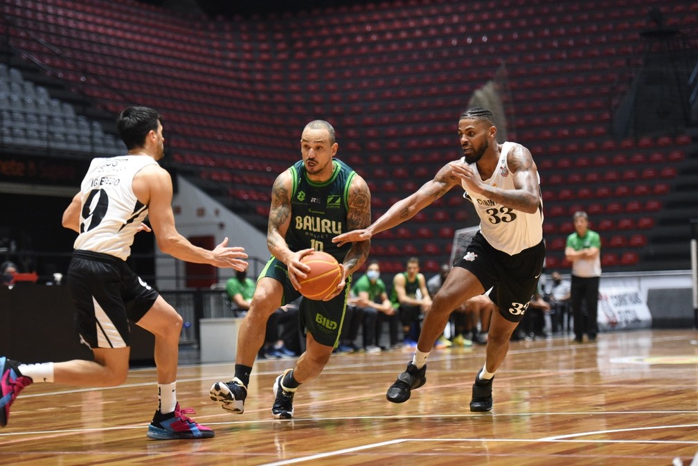 Com 29 pontos, Alex Garcia comandou a reação do Bauru no segundo tempo contra o Corinthians fora de casa — Foto: Victor Lira/Bauru Basket