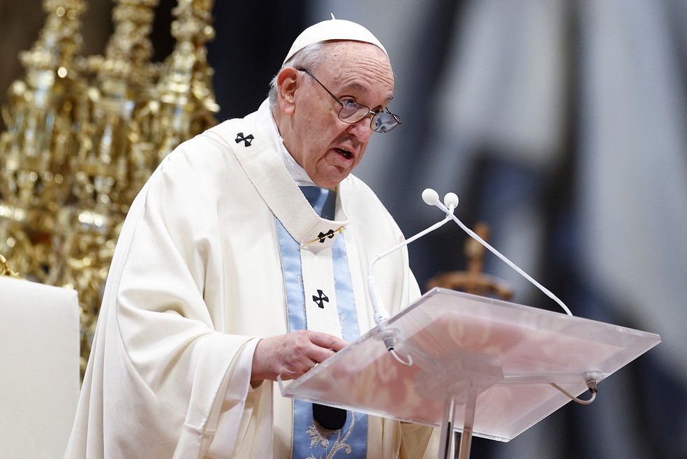 Papa Francisco celebra missa para marcar o Dia Mundial da Paz na Basílica de São Pedro no Vaticano neste sábado (1º) — Foto: Guglielmo Mangiapane/Reuters