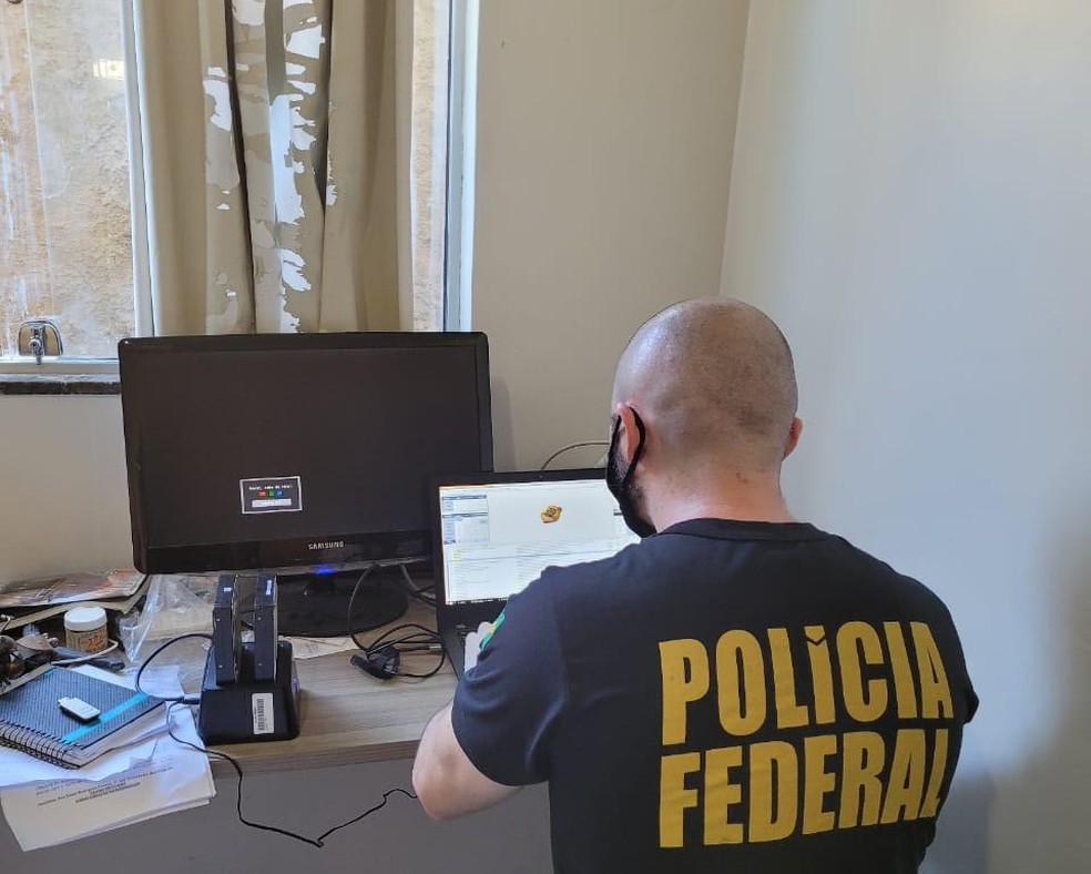 Polícia Federal cumpre mandados de busca e apreensão em operação contra rede de pedofilia em Boa Vista — Foto: Ascom/PF