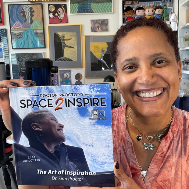 Sian Proctor, primeira mulher negra a pilotar uma espaçonave (Foto: Facebook/Reprodução)