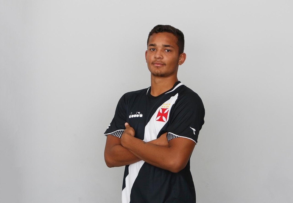 Douglas Carvalho Alves chegou ao Vasco em 2016 e assinou o primeiro contrato profissional em 2018 � Foto: Divulga��o