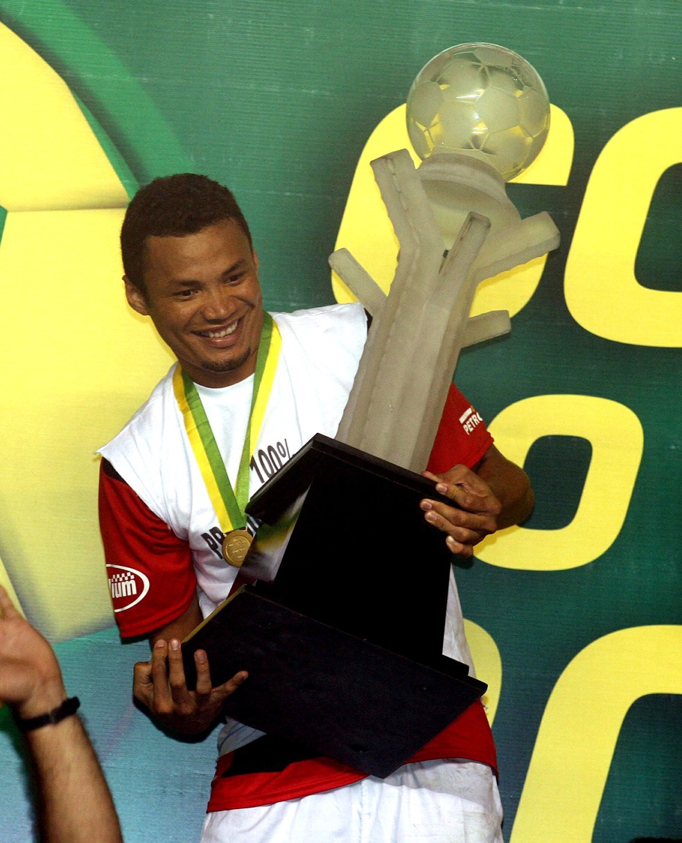 JÃ´natas foi o capitÃ£o no tÃ­tulo da Copa do Brasil de 2006 (Foto: AgÃªncia O Globo)