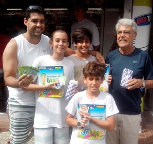 Renan Marinho com os filhos e netos (Foto: Gustavo Garcia)