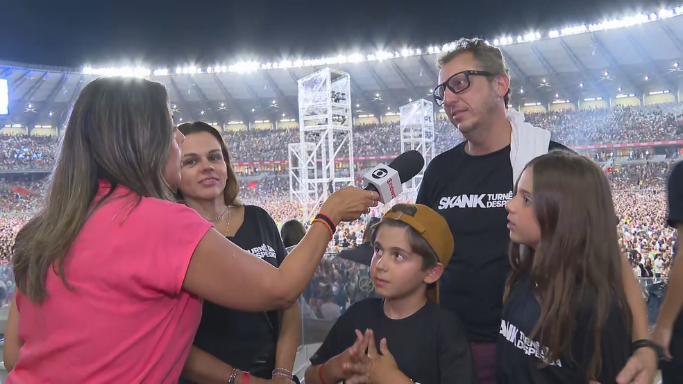 Fam&iacute;lia de f&atilde;s e amigos do Skank no &uacute;ltimo show da banda &mdash; Foto: Reprodu&ccedil;&atilde;o/TV Globo 