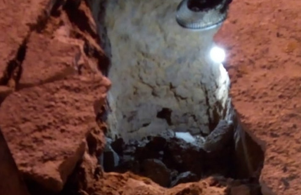 Agentes prisionais encontraram túnel de oito metros de profundidade no Centro de Recuperação Penitenciária do Pará I, em Santa Izabel — Foto: Susipe