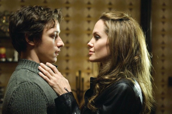 Angelina Jolie e James McAvoy se beijaram em ‘O Procurado’ (2008) (Foto: Divulgação)