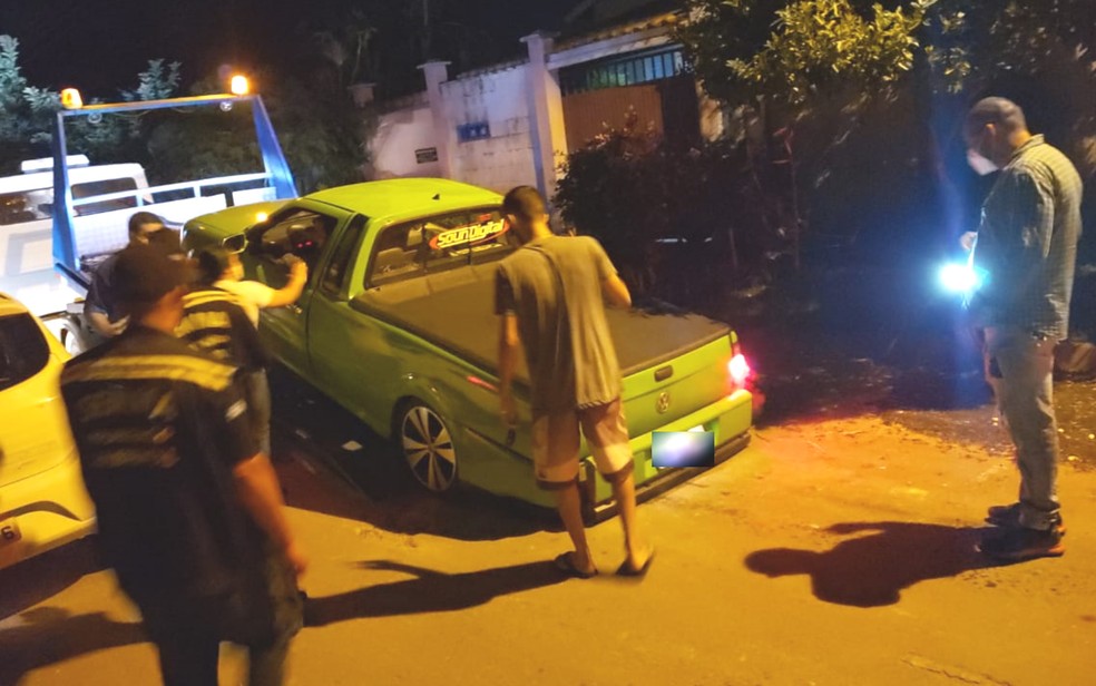 Carro com som alto é rebocado em Aparecida de Goiânia — Foto: Divulgação/Semma