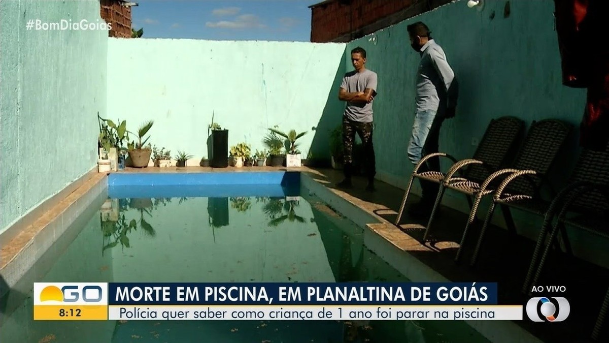 Pai diz que bebê morreu afogado em piscina após ele ser preso e obrigado a deixar filho só com irmãos pequenos; PM nega