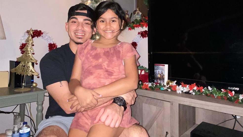Amerie Jo Garcia, 10, em foto com seu pai, compartilhada por ele em uma rede social. A menina &eacute; uma das v&iacute;timas do massacre em uma escola do Texas, em 24 de maio de 2022 &mdash; Foto: Redes sociais