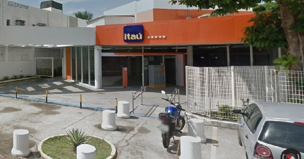 Agência do Itaú foi alvo de assalto, na manhã desta terça-feira, em Olinda (Foto: Google Maps)