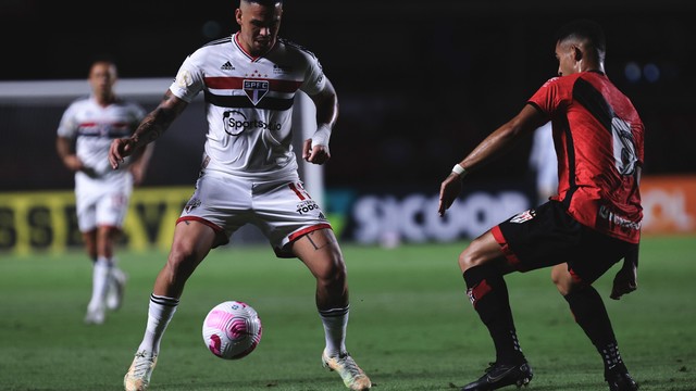 Luciano em São Paulo x Atlético-GO